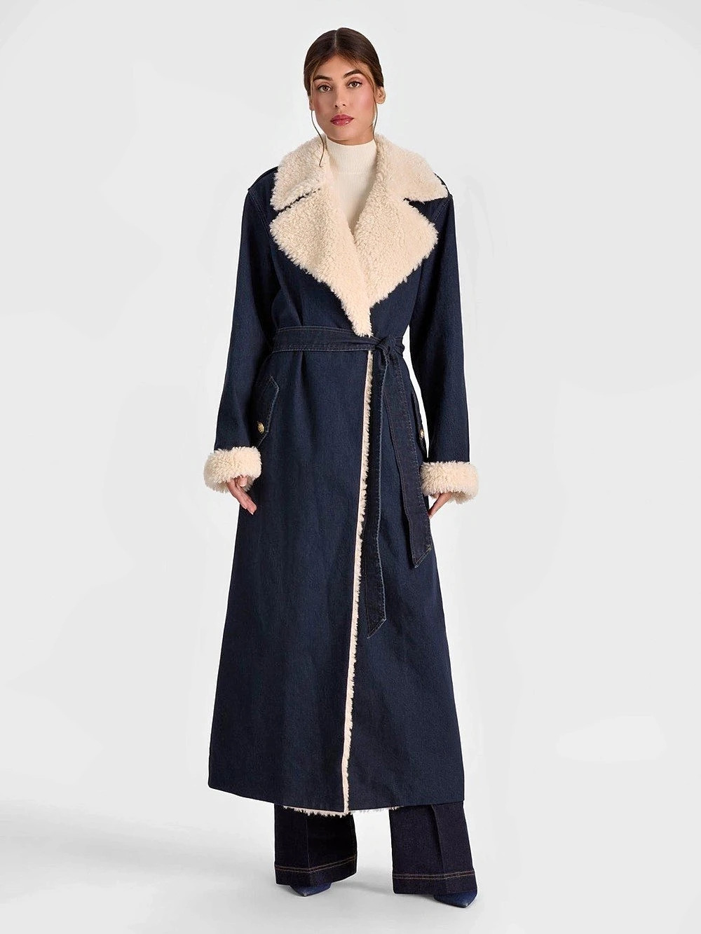Alice + Olivia NEVADA FAUX SHEARLING DENIM TRENCH COAT - DARK RINSE/CHINO